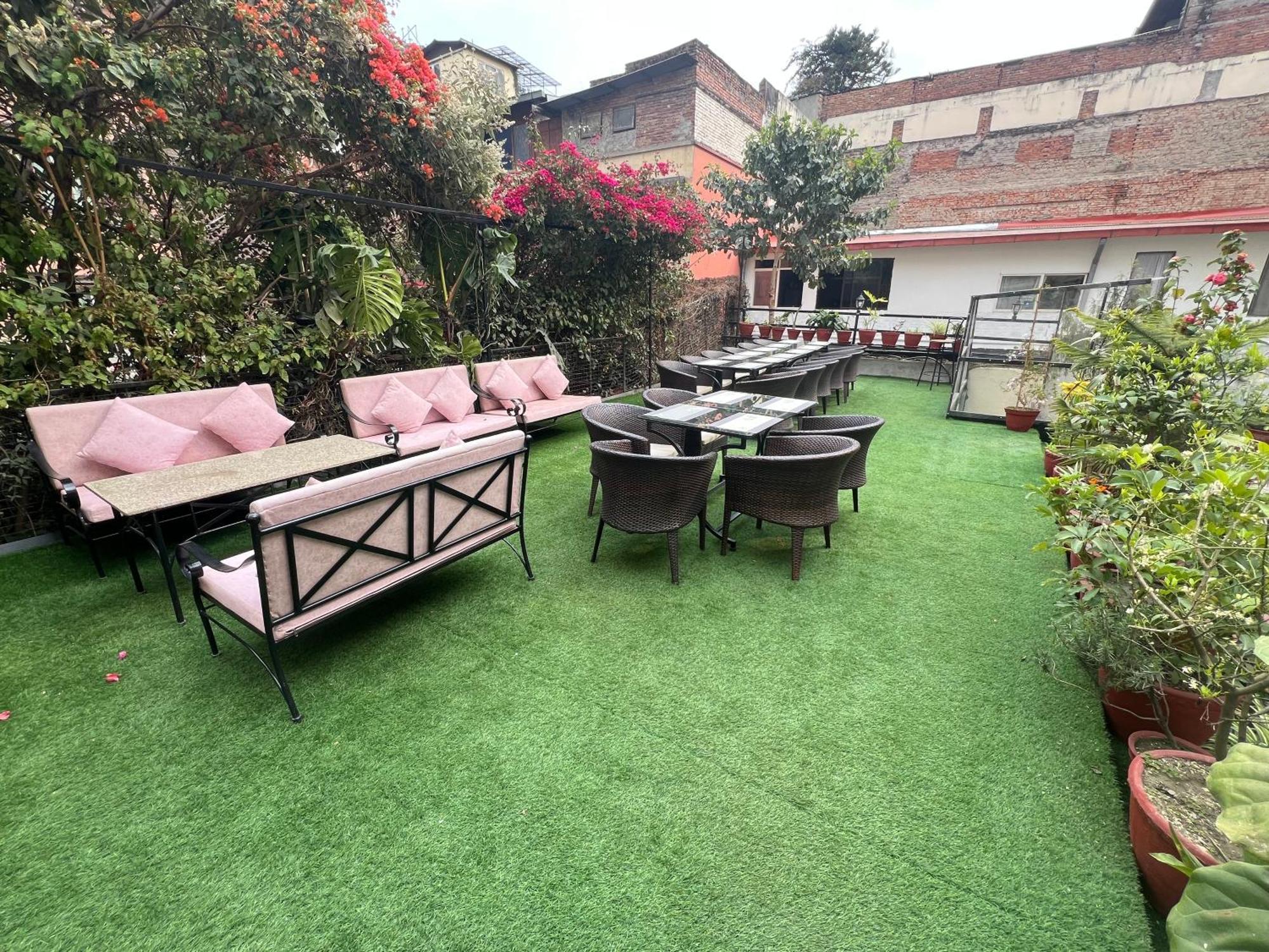 Hotel Kathmandu Base Camp Bagian luar foto